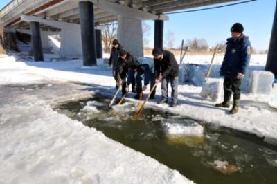 На Рязанщине зачерняют лёд